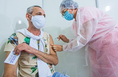 Arapiraca: Vigilantes Municipais recebem primeira dose da vacina contra a Covid-19
