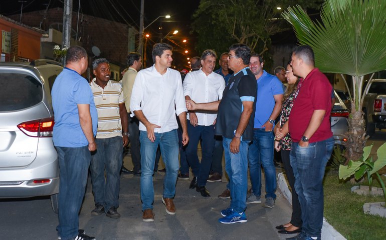 Rui Palmeira entrega obras estruturantes no Benedito Bentes