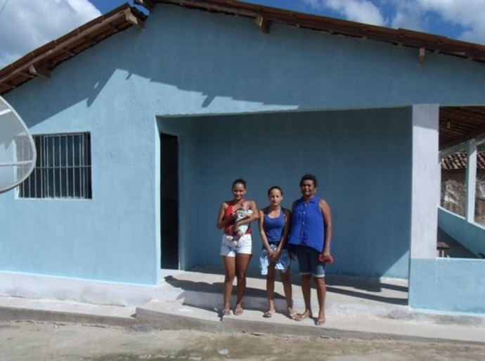 Famílias Quilombolas de Poço das Trincheiras recebem casas nesta terça