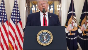 Trump mantém bloqueio ao Estreito de Ormuz