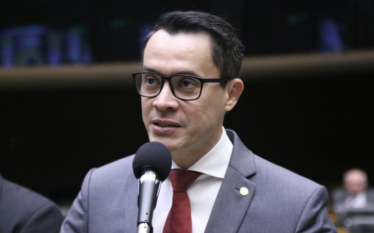 Comissão aprova projeto para aumentar segurança de pedestres com deficiência