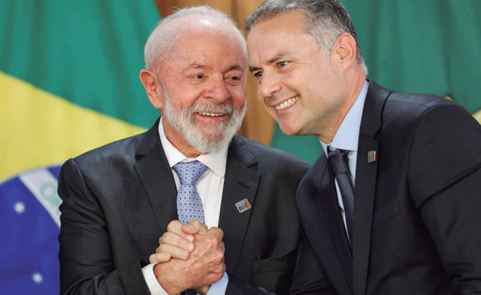 Presidente Lula dá apoio oficial à proposta de Renan Filho para baratear CNH e ministro deve capitalizar votos