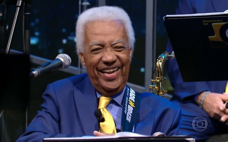 Bira, músico do programa do Jô Soares, sofre AVC e está internado