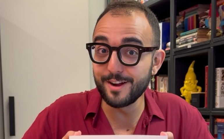 Raphael Montes fala sobre escritora que mostrou 'zona cinzenta' dos personagens 'bons' e 'maus'