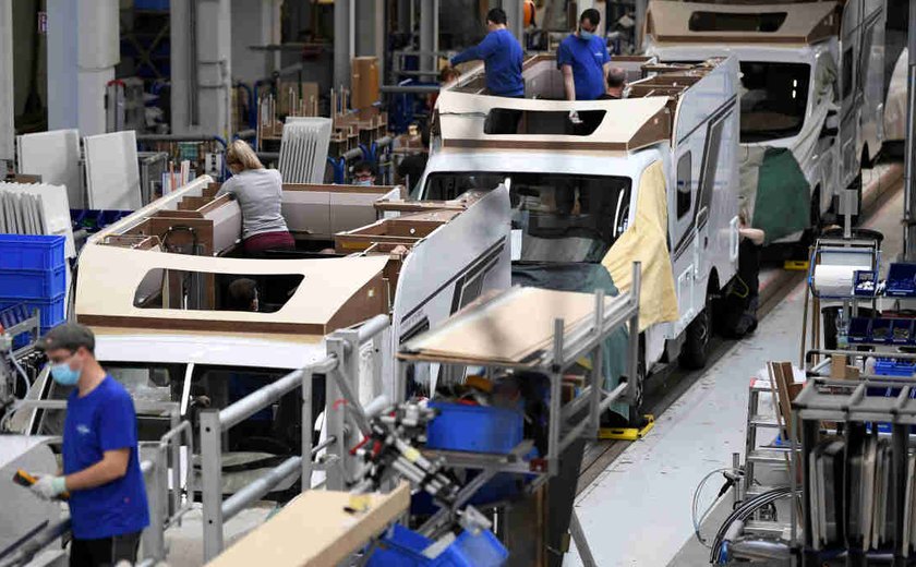Produção industrial da zona do euro tem alta inesperada de 0,6% em março ante fevereiro