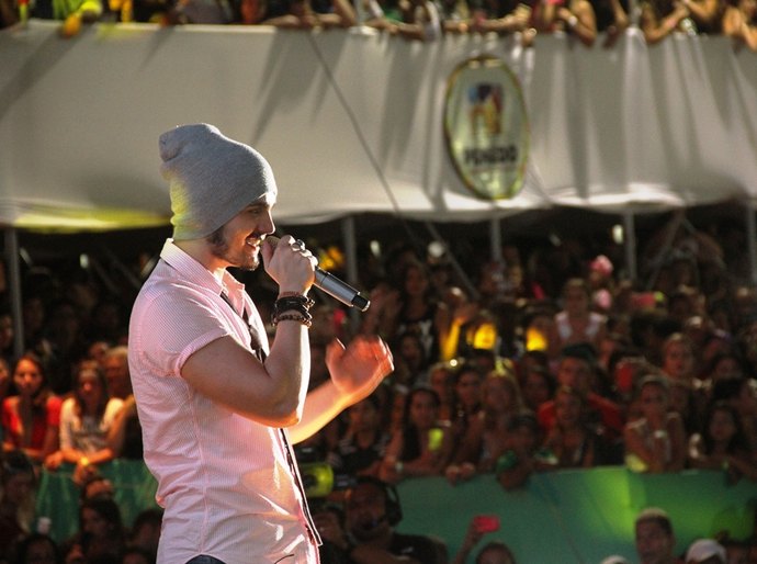 Luan Santana sacode multidão na festa de Bom Jesus de Penedo