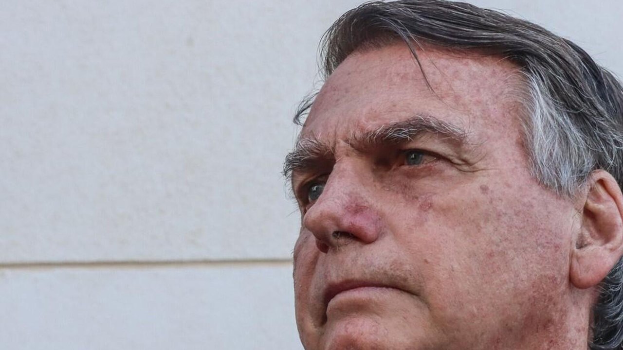 Bolsonaro acusa Moraes de fazer 'tudo o que não diz a lei' após ser indiciado por tentativa de golpe