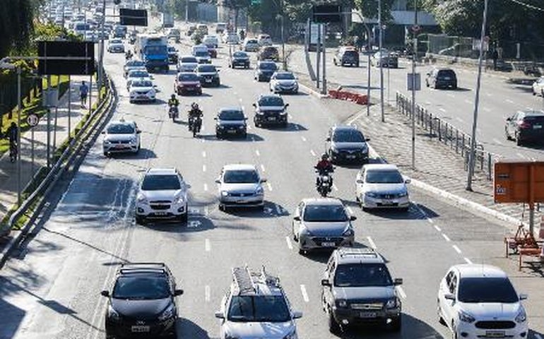 Mais de 240 mil placas conseguiram isenção de rodízio em São Paulo