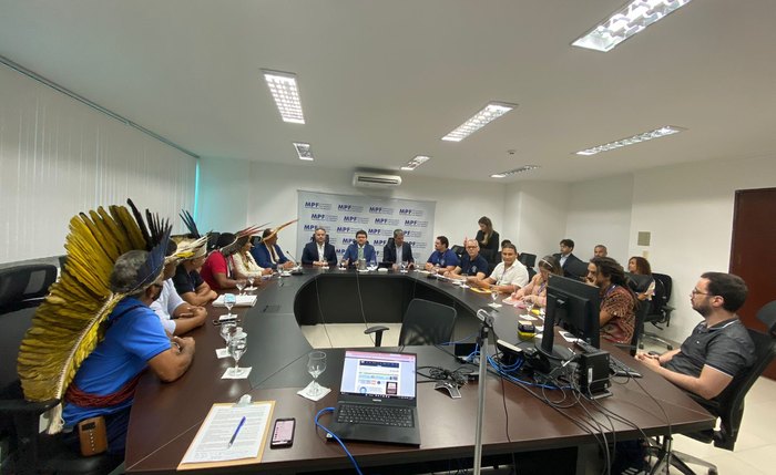 Reunião com participação de indígenas, ministro dos transportes, procurador da República e diretor do Dnit Reunião com participação de indígenas, ministro dos transportes, procurador da República e diretor do Dnit