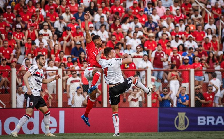 Botafogo-SP arranca empate de 1 a 1 com o Vila Nova em Goiânia
