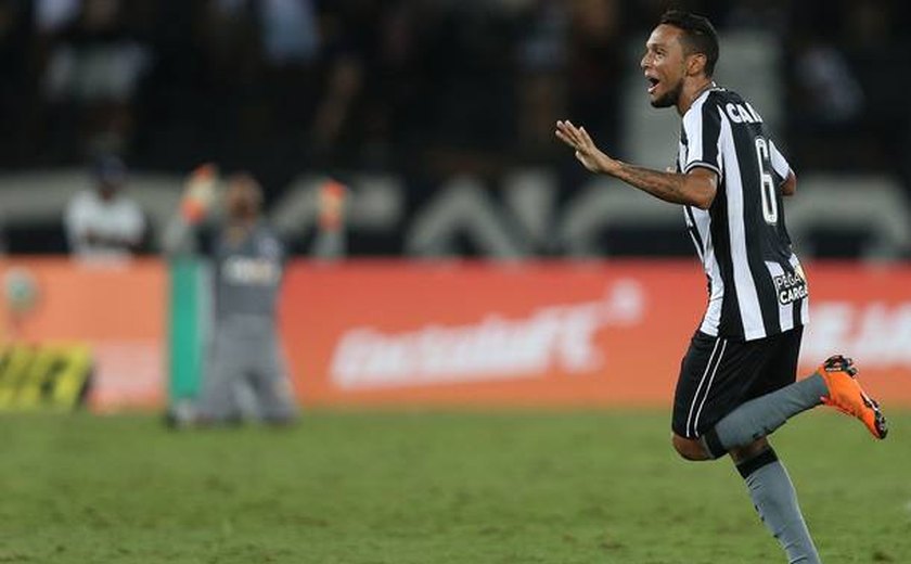 Após golaço contra o Grêmio, Gilson exalta garra do Botafogo e já fala em títulos