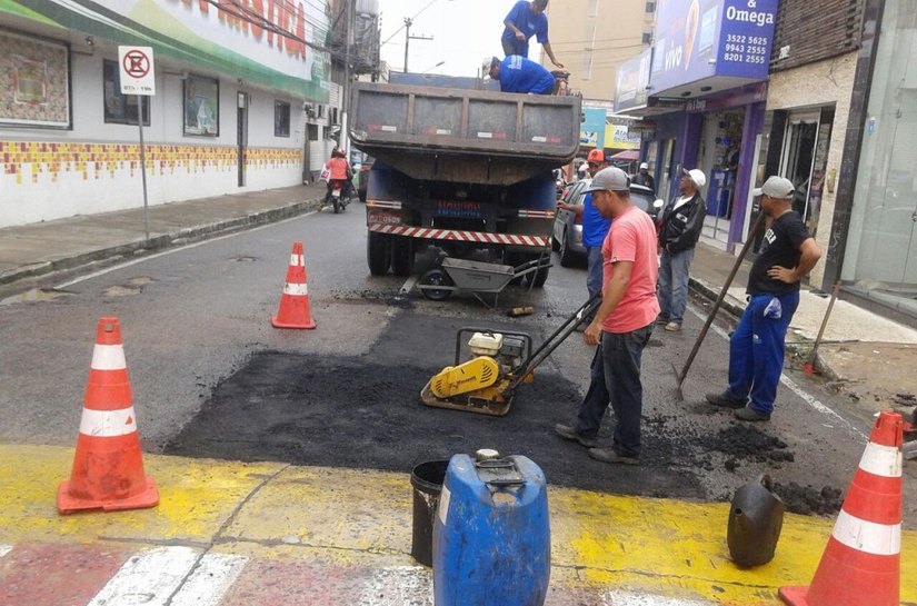 Volume de chuva até junho supera 2016, mas Arapiraca mantém serviços de pavimentação