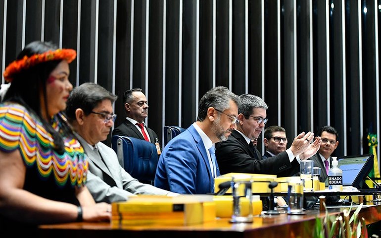 Possível exploração petrolífera marca discursos em homenagem ao Amapá