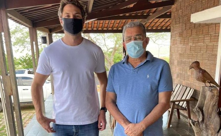 Pedro Vilela garante recursos para a instalação de wi-fi grátis para a população sertaneja