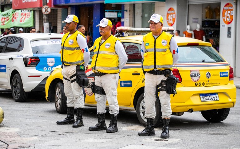 Ronda no Bairro socorre homem em situação de rua agredido no Centro de Maceió