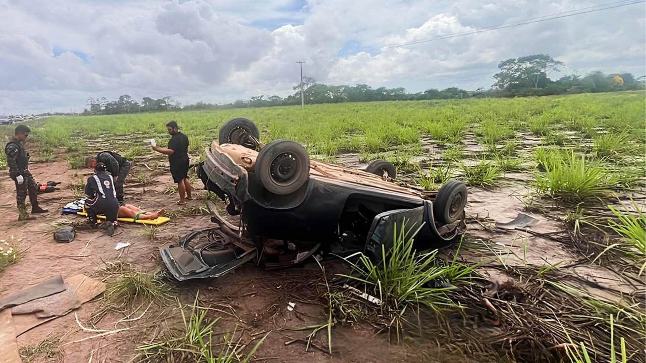 Corpo de Bombeiros e SAMU resgatam seis pessoas vítimas de capotamento em Teotônio Vilela