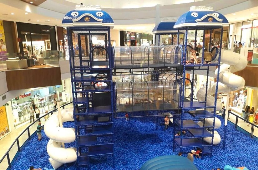 Oceano de bolinhas invade praça de eventos do Parque Shopping Maceió
