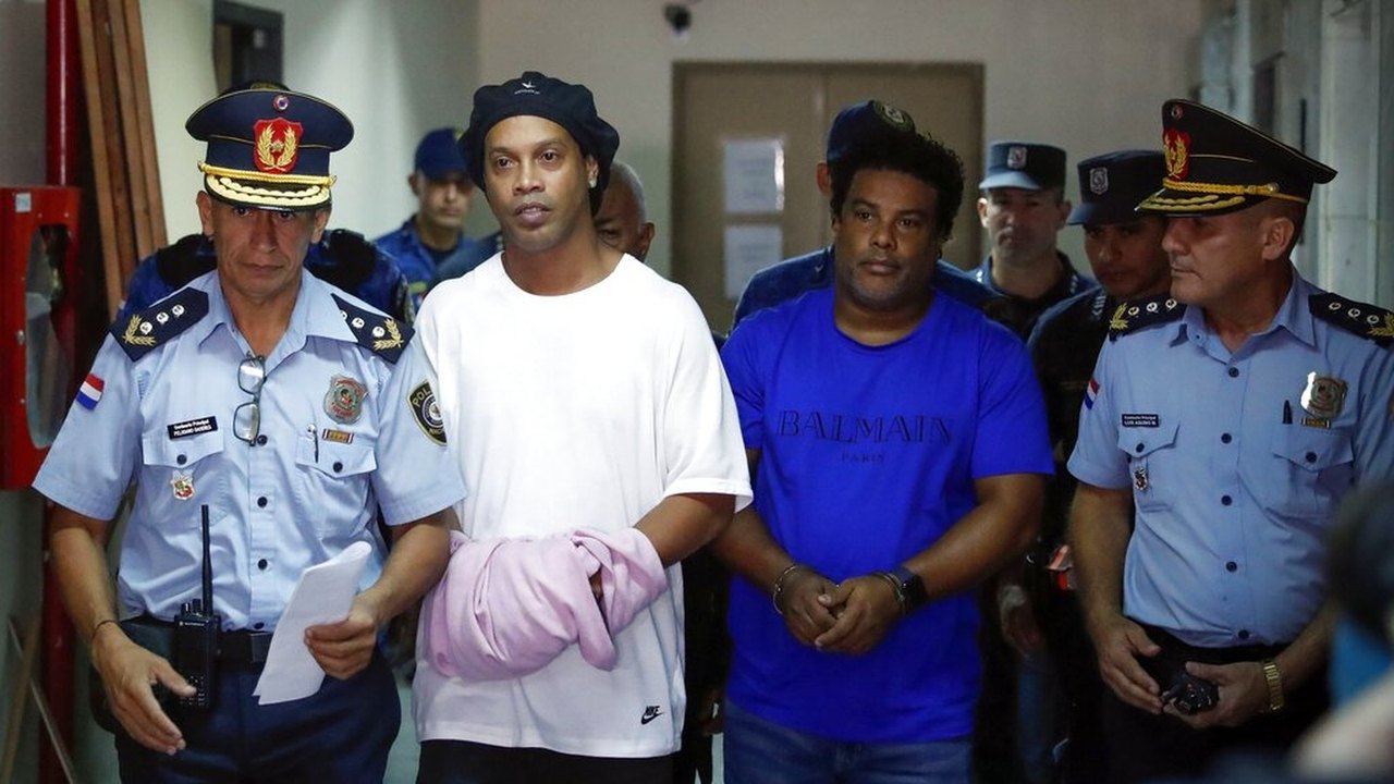 Ronaldinho Gaúcho e irmão podem deixar a prisão no Paraguai no próximo dia 24