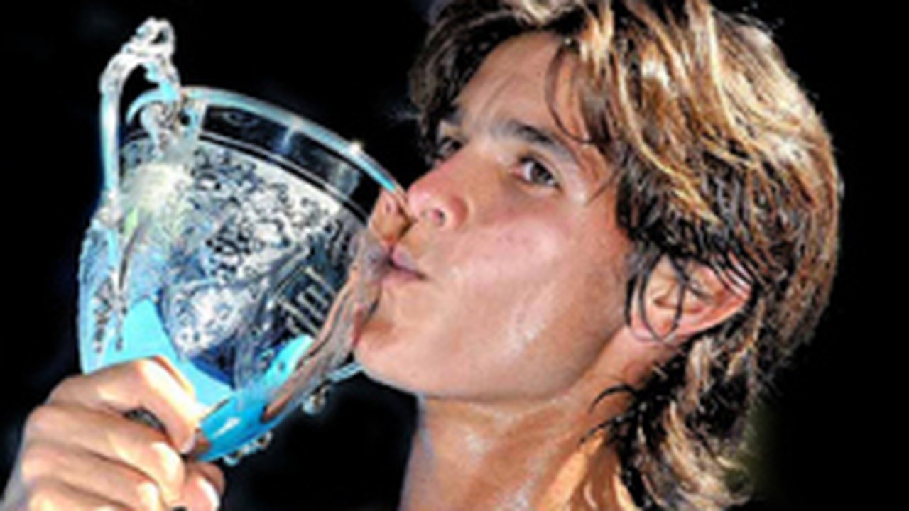 Tiago Fernandes vence uruguaio na estreia em Porto Alegre