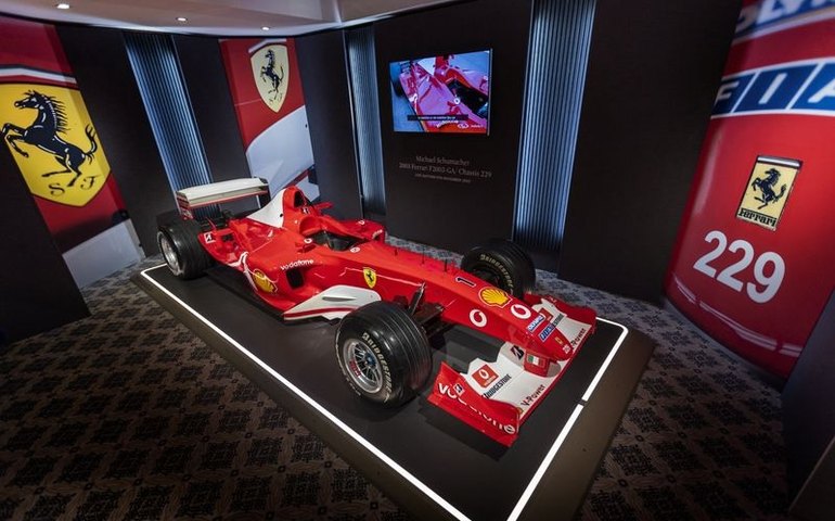 Ferrari pilotada por Michael Schumacher em 2003 é leiloada por R$ 68 milhões