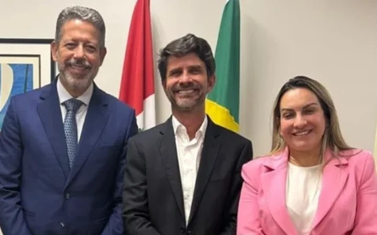 Investimentos de R$ 43 milhões na saúde de União impulsionam apoio de Junior Menezes a Arthur Lira rumo ao Senado em 2026