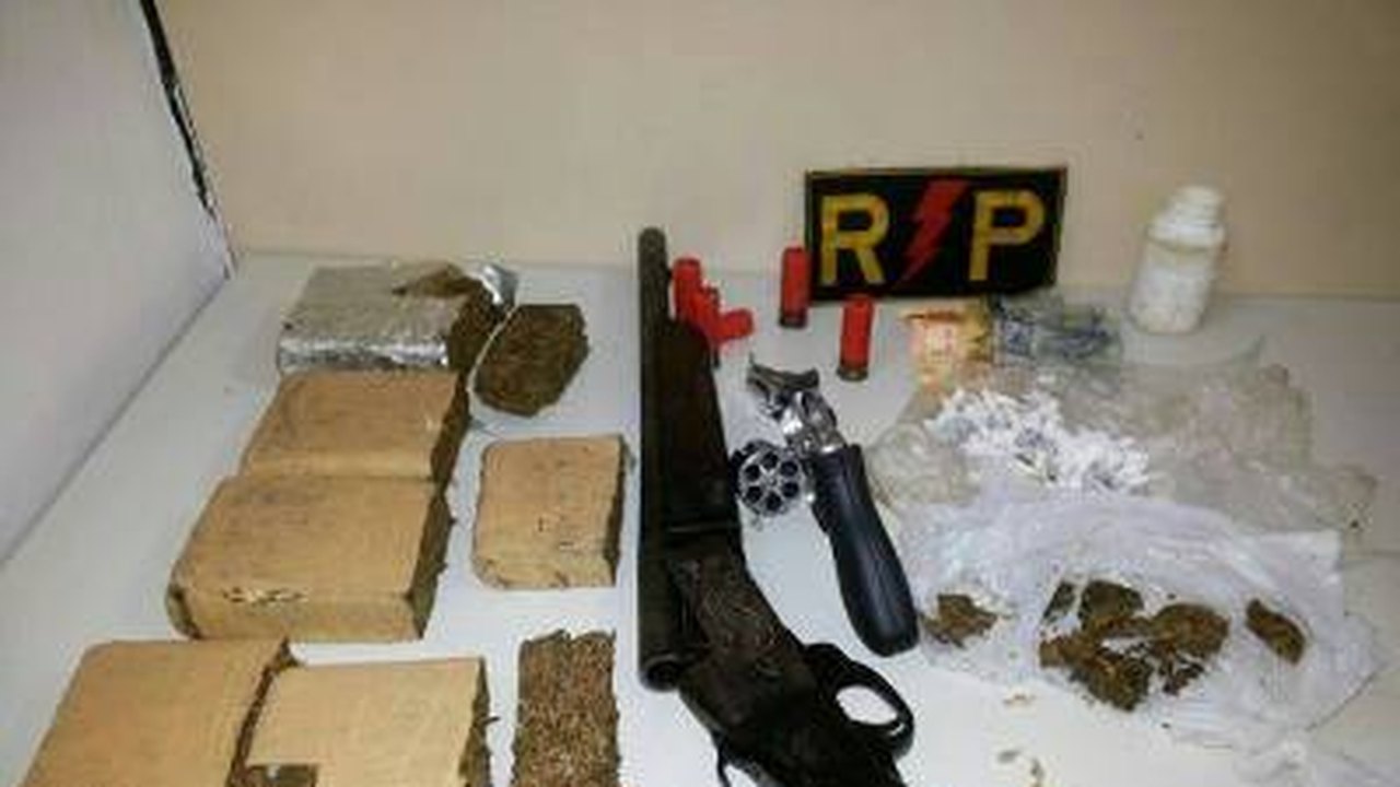 Radiopatrulha prende seis com armas e drogas em Maceió