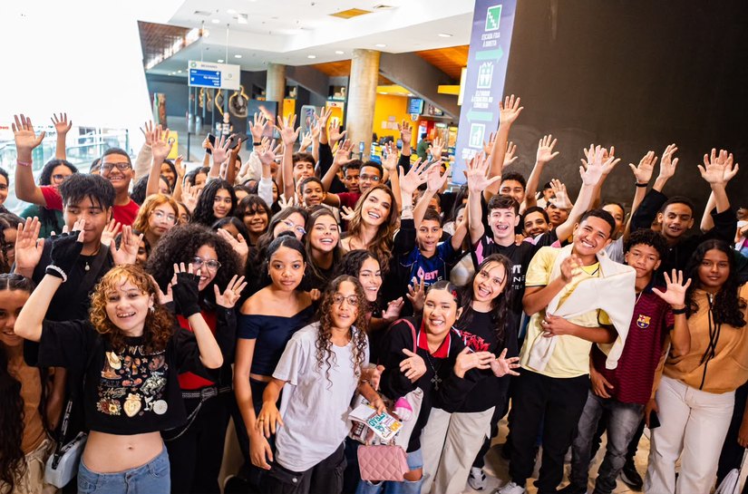 Marina JHC participa de sessão de cinema com estudantes do Maceió Abraça o Mundo