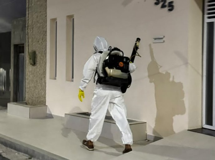 Setor de Endemias intensifica combate ao Aedes aegypti com uso de bombas costais em Delmiro Gouveia