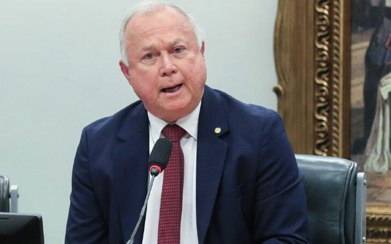 Deputado Paulo Azi (União-BA) será o relator da PEC da escala 6x1, define Motta