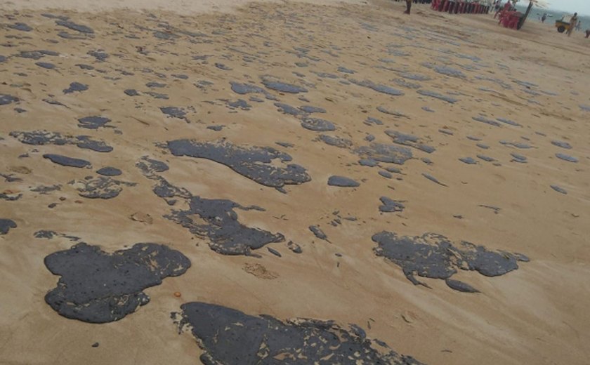 IMA alerta para cuidados com manchas de óleo nas praias: é importante evitar contato