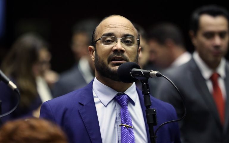 Projeto obriga estabelecimentos a divulgarem manobra para desobstruir vias respiratórias