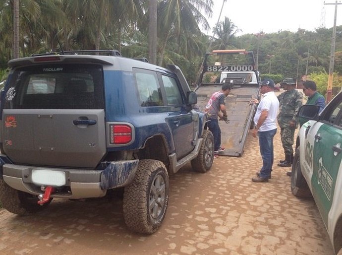 Equipe do IMA alerta sobre o tráfego de veículos em praias do Litoral Norte