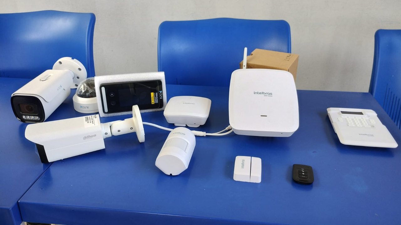 Escolas de Coruripe começam a receber sistema eletrônico de segurança