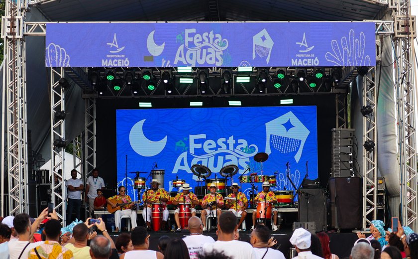 Festa das Águas leva multidão à Praia da Pajuçara para celebrar  Iemanjá