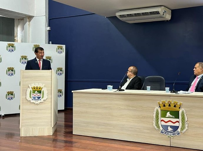 Câmara concede título de cidadão honorário ao coordenador da Vigilância Sanitária de Maceió