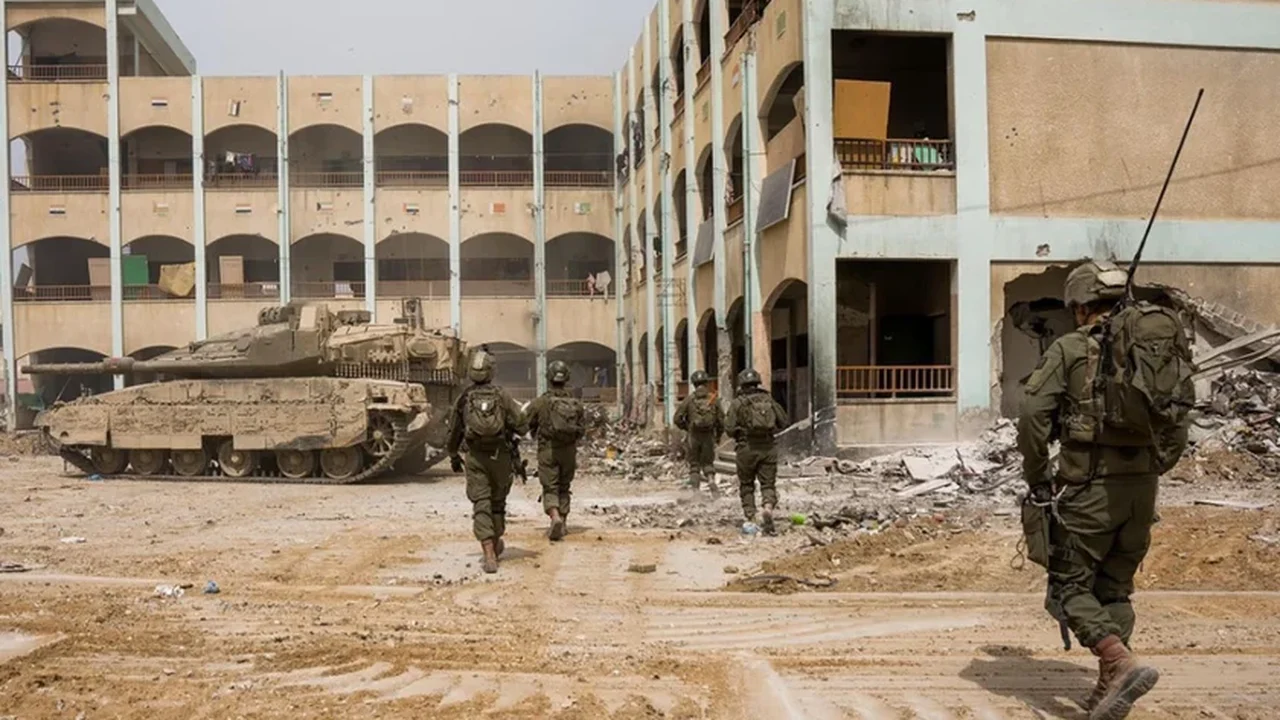 Caminhão invade ponto de ônibus e deixa 35 feridos perto de base militar em Israel
