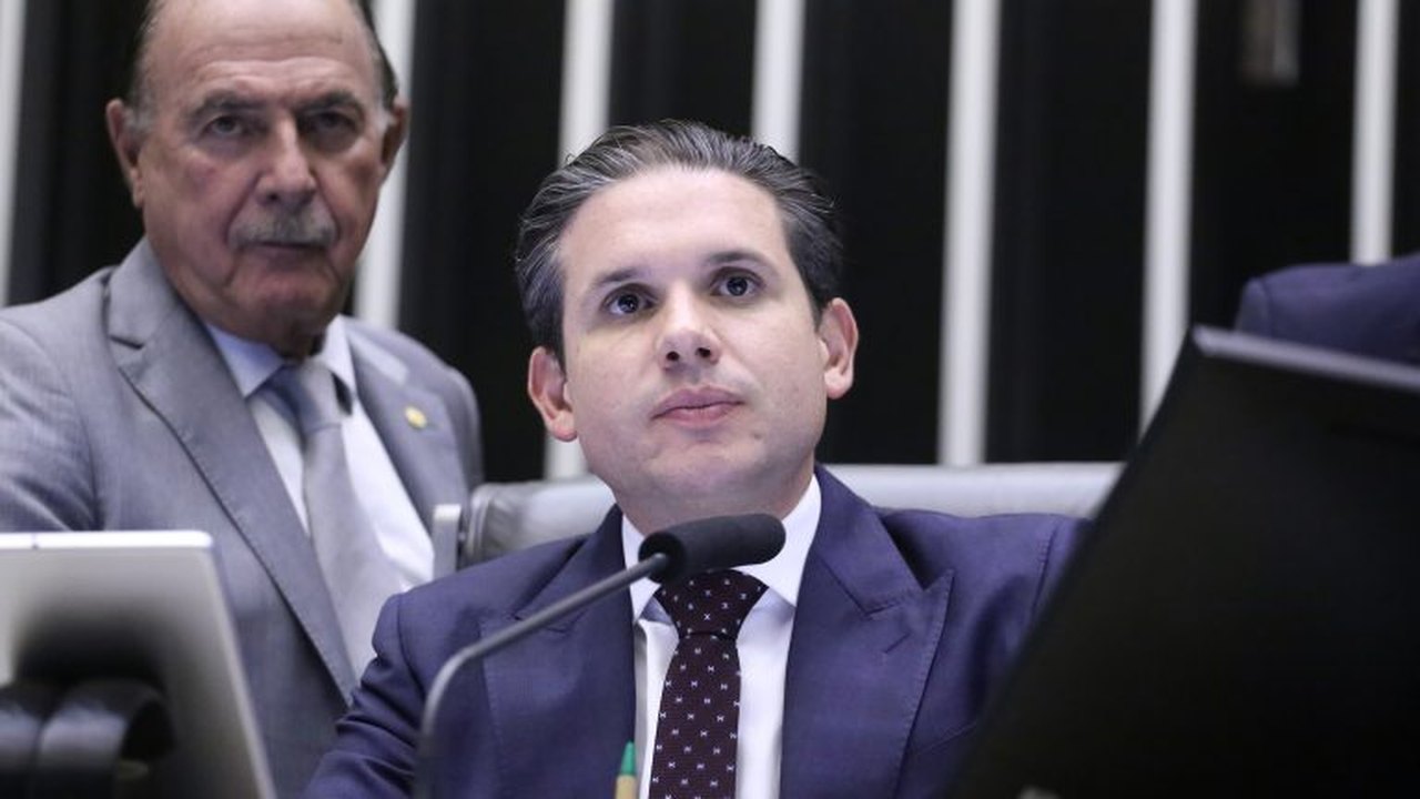Hugo Motta mira votação do PNE ainda neste ano e destaca plano como marco da Câmara