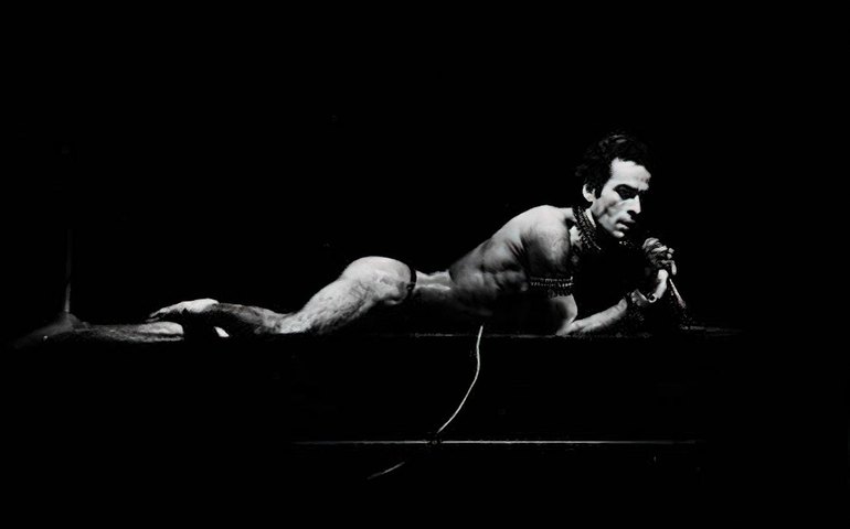 Filme sobre Ney Matogrosso estreia nesta quinta-feira nos cinemas