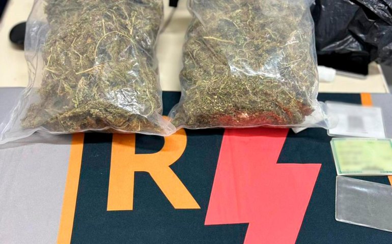 PM apreende entorpecentes e arma de fogo no Sertão