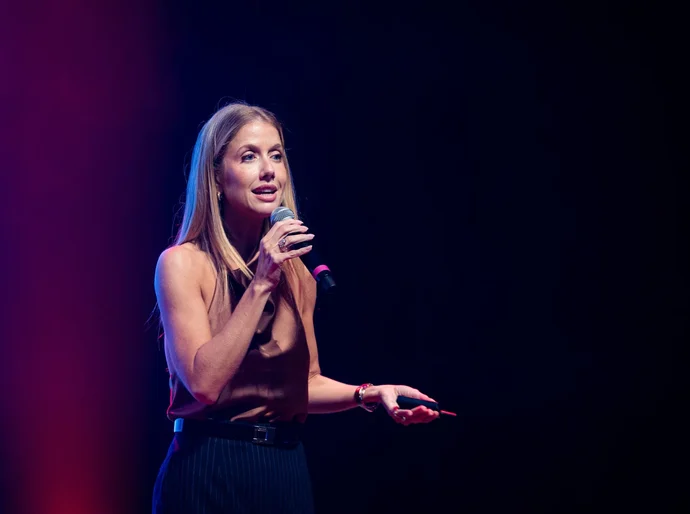 Gabriela Prioli conecta gestão pública e diálogo na Feira dos Municípios