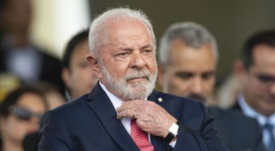 Governo reajusta salário mínimo para R$ 1.412 em 2024; entenda o que muda