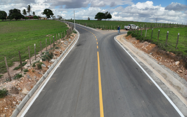 Codevasf e prefeitura municipal entregam qualificação de vias em Lagoa da Canoa (AL)