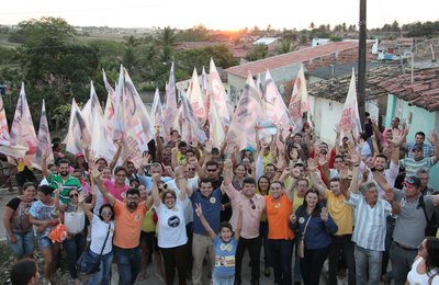 Nezinho é recebido com festa pelos moradores de Riacho Seco  