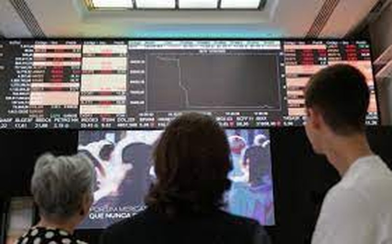 Bolsas da Europa se recuperam parcialmente, após tombo com riscos fiscais