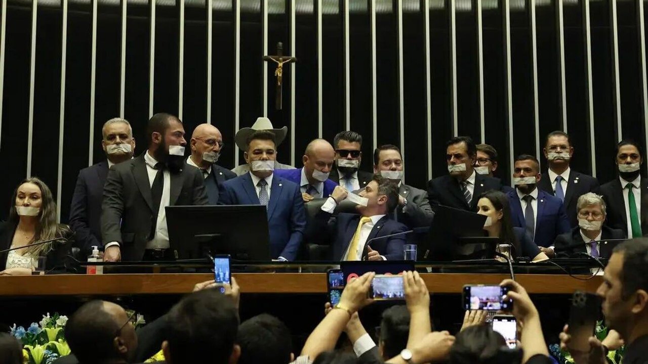 Partidos de esquerda pedem suspensão de deputados do PL por ocupação da Mesa Diretora