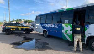 Homem que transportava drogas em microônibus é preso em Aracaju / Foto: Foto: PRF/ Divulgação