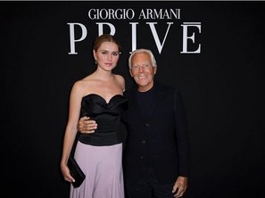 Mallory Edens e Giorgio Armani