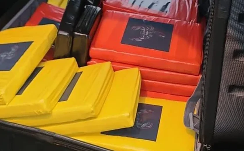 PM apreende 45kg de cocaína em carro abandonado em Maceió