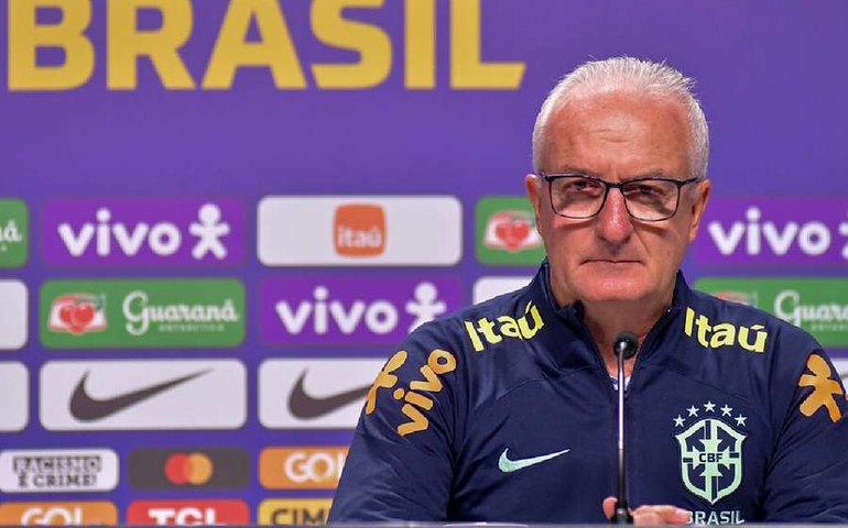 Dorival Júnior ignora tropeços e repete discurso de evolução na seleção: 'Futuro é promissor'