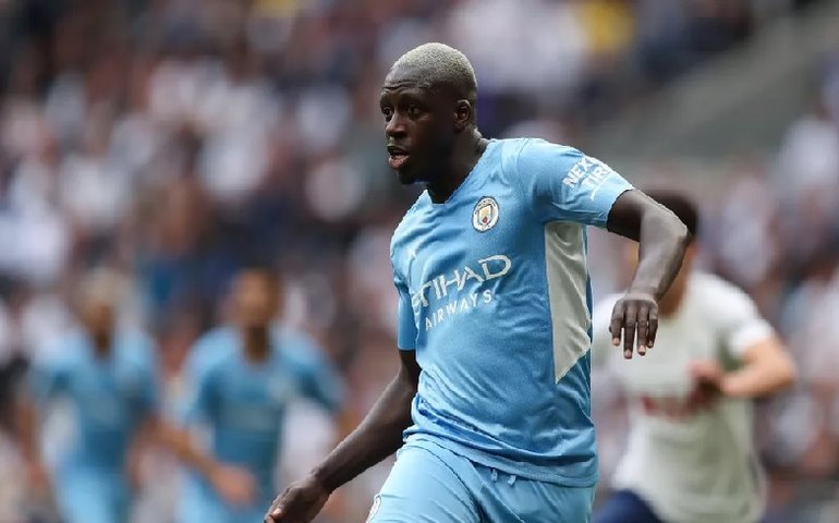 Benjamin Mendy, do Manchester City, é inocentado de seis acusações de estupro